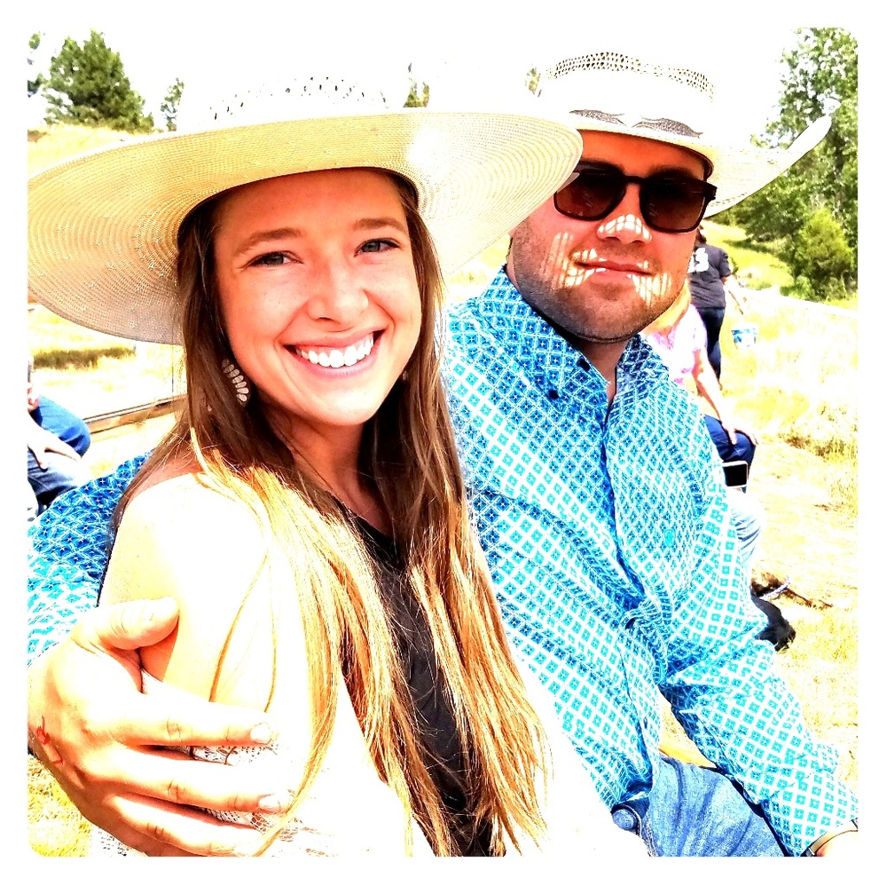 Hi, There! My name is Dani & Welcome to my Closet!